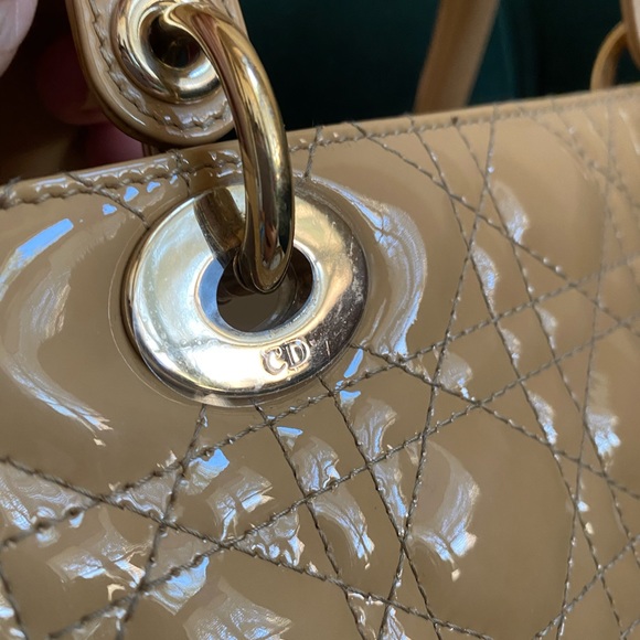 *SOLD* Lady Dior cannage quilted beige patent silver hardware Medium bag - Picture 4 of 16